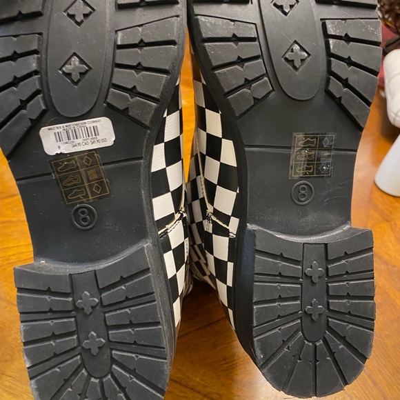 NWOT  ***HOT TOPIC***          Black and White Checkered Combat Boots - Picture 5 of 7